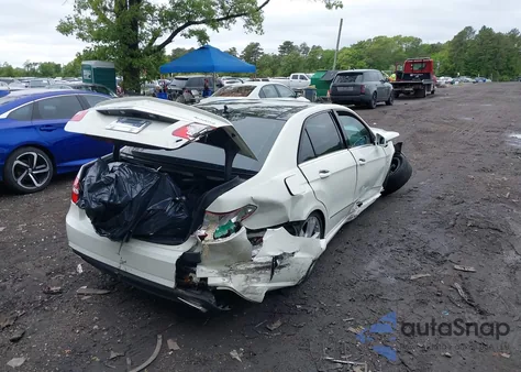 2012 Mercedes-Benz E 350 4Matic из США, поврежденный, VIN WDDHF8JB0CA617046